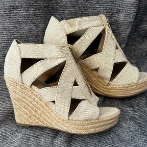 Super cute zip, gold sparkle accent wedges. Size 6